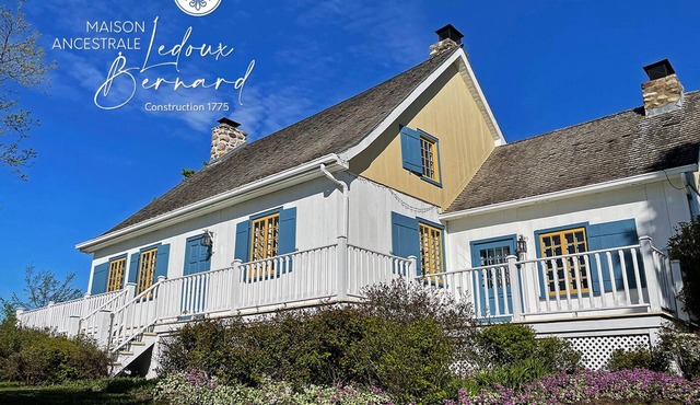 Charming 1775 Ancestral Home, Pool House, Spa and Modern Comfort