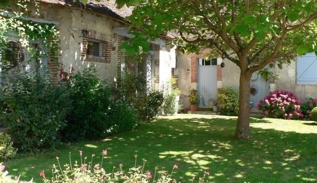 Charming 17th-18th Century Cottage in Berry, Private Garden, Near Brenne Park, Sleeps 6
