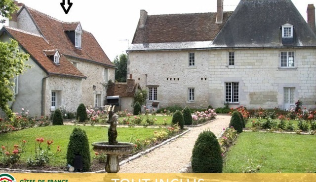 Charming 17th-Century Farmhouse with Garden, Terrace, Modern Amenities, and Wi-Fi in Villandry