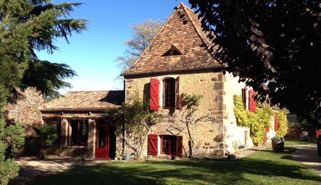 Charming 17th century Périgord house with dovecote and swimming pool in Urval.