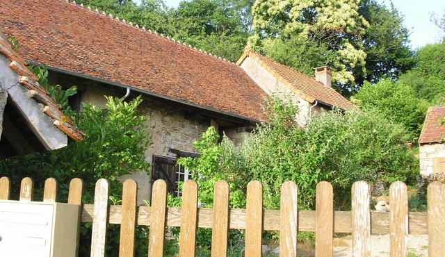 Charming 18C farmhouse halfway between Paris and the Med!