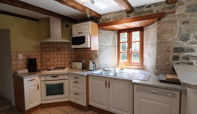 Charming 1800s House in Aubrac - Ski, Hiking, Fishing - 5 Guests, Pet-Friendly
