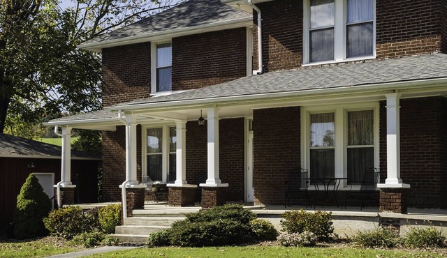 Charming 1880 House Near Soho Lake Nascar Golf. Close to Bristol and Abingdon.