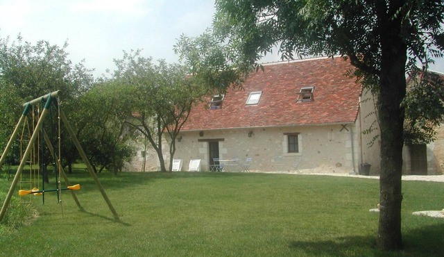 Charming 18th Century Gîte with Garden, Near Castles & Vineyards, Pet Friendly