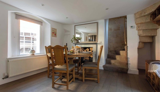 Charming 18th century cottage - central - parking