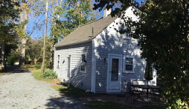 Charming 18th century cottage with its own beachfront on Scargo Lake near bay