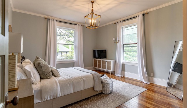 Charming 1900’s house close to downtown Shelbyville