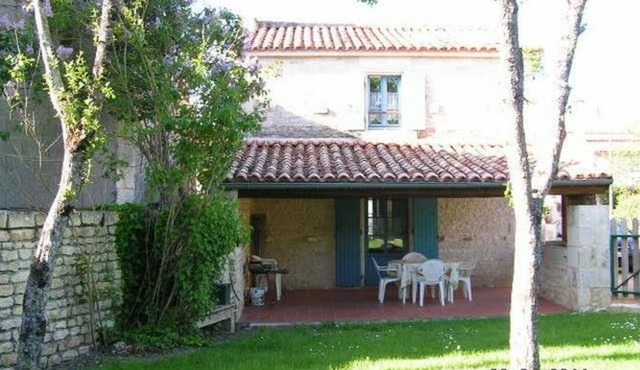 Charming 1900s House in Marais Poitevin with Garden, Terrace, and Fishing Access