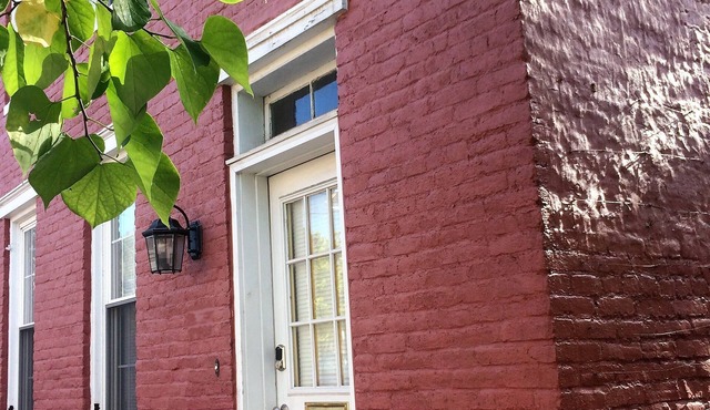 Charming 1907 Home In Historic Downtown Cumberland