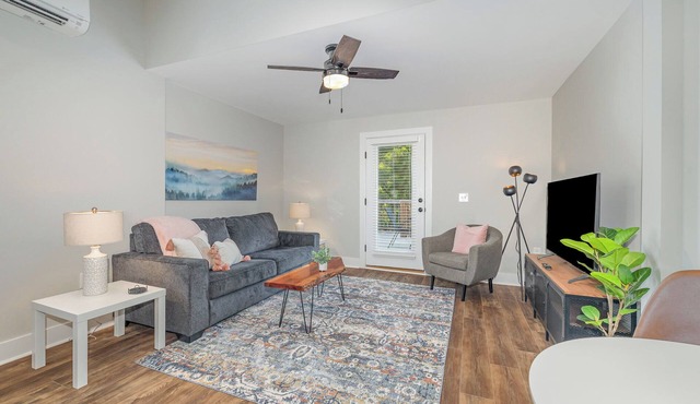Charming 1910 Luxury Condo in Downtown Fuquay - Steps to Parks & Eateries