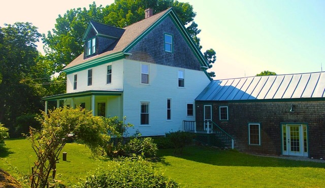 Charming 1911 Farmhouse, 7 Wooded Acres Adjacent Camden Hills State Park