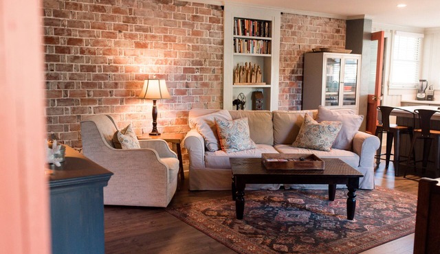 Charming 1920's House - pet friendly, 45 minutes from beach & attractions!