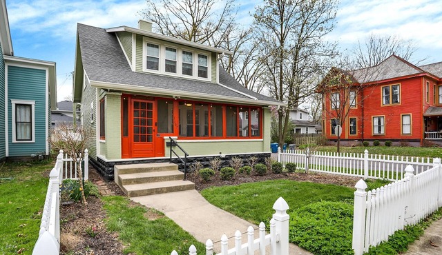 Charming 1930s Bungalow Steps from Shops, Trails & Concerts
