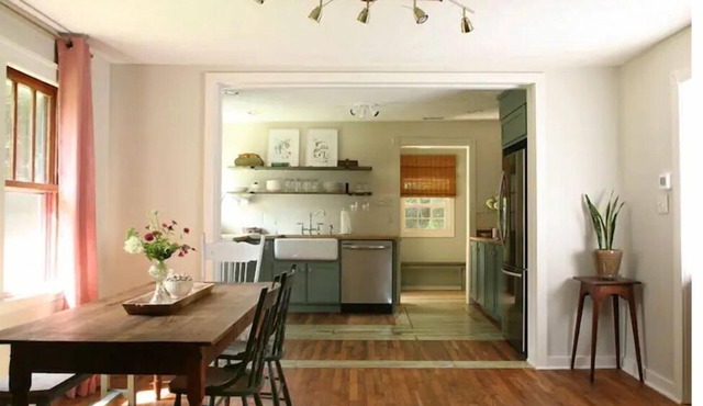 Charming 1935 Cottage: "The Little House"