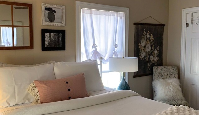 Charming 1940's 2-bedroom Home in the beautiful Hill Country of Junction, Texas!