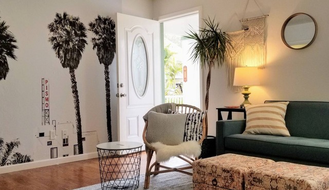 Charming 1940's Shell Beach Cottage 1 Block to Beach