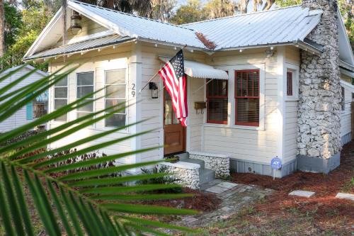 Charming 1940s Daybook Cottage on the Florida Hidden Coast