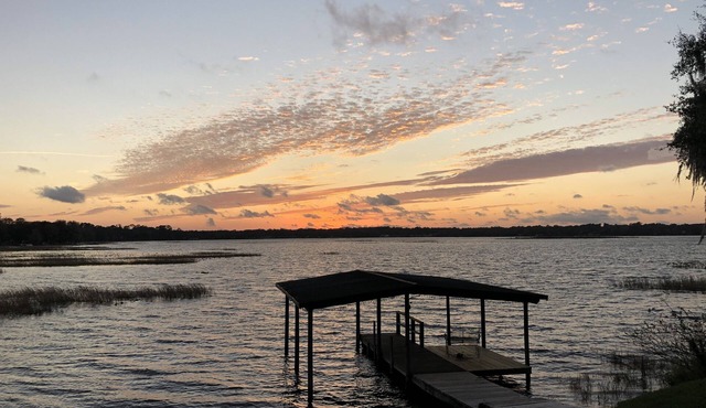 Charming 1960 Lakefront Cottage Stunning Sunsets Covered Boat Dock Pet friendly