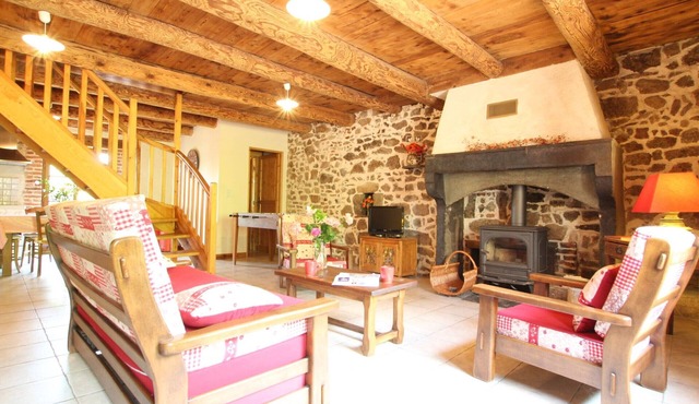 Charming 19th-Century Farmhouse near Loire Gorges, Cozy Interior, Baby Equipment, Optional Services