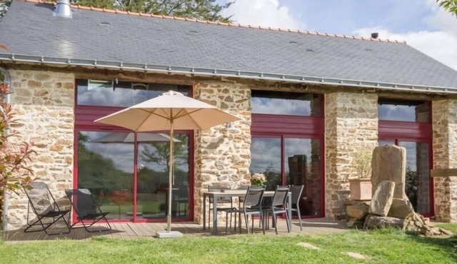 Charming 19th-Century Barn with Modern Comforts Near Canal, 20km from Nantes