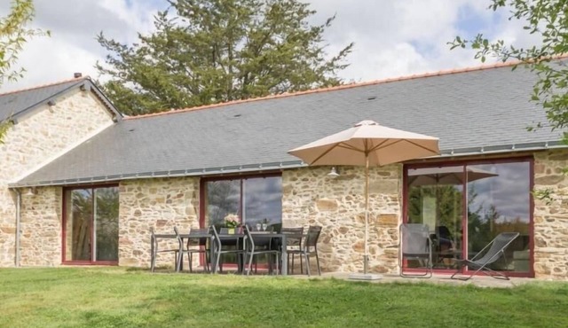 Charming 19th-Century Barn near Nantes – Sleeps 14, Private Terrace, Large Garden, Free WiFi