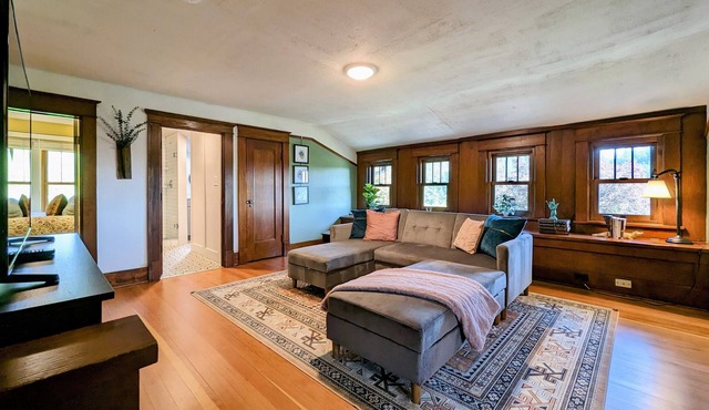 Charming 19th century craftsman designed for mid-sized groups