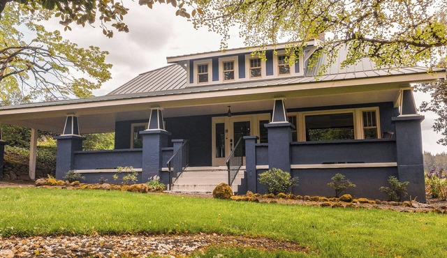 Charming 19th Century Craftsman in the Heart of Wine Country-Pet Friendly!