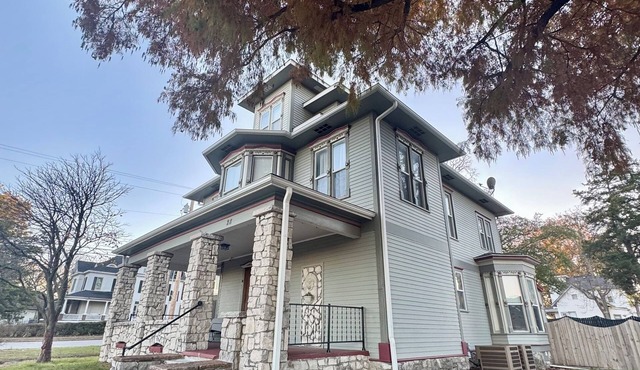 Charming 19th Century Victorian 4 Bedroom in downtown Webb City!