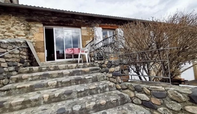 Charming 19th-Century Barn in Quiet Village with Nearby Chateau, Historic Sites & Outdoor Activities