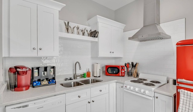 Charming 1BD/1BA Studio, 4 Miles to Downtown GVL