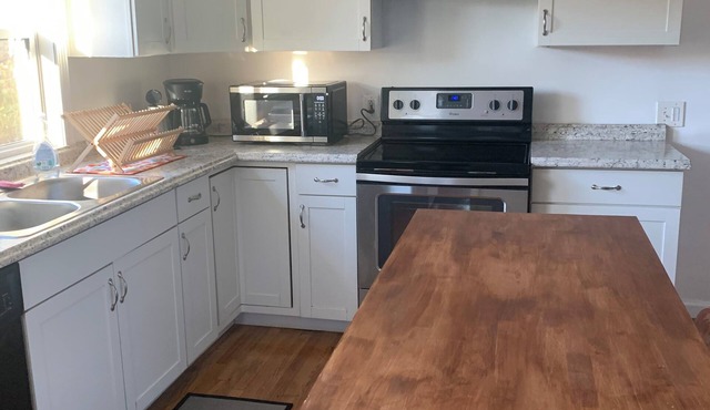 Charming 1bd 2-level apartment with great views and WiFi, No cleaning fee.