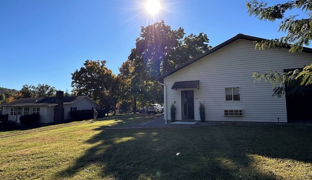 Charming 1Bd house S.Knox 3 miles from Dowtown. Private Driveway w/all Amenities