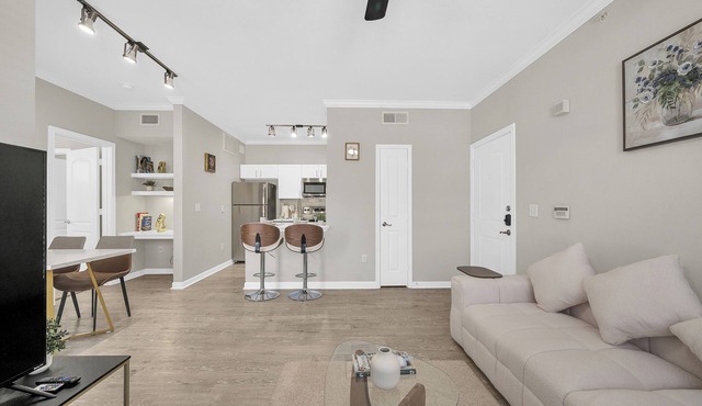 Charming 1BD in Magnolia - pool, gym & steps from shops!
