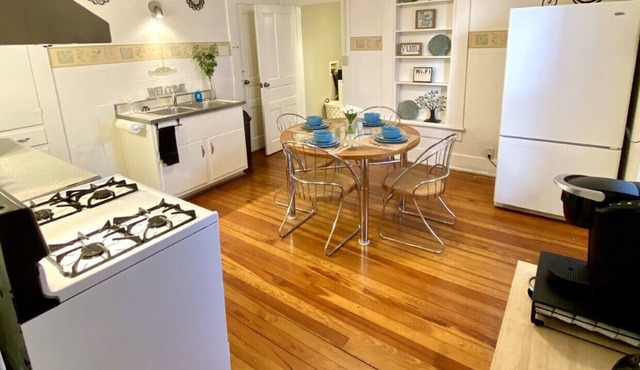 Charming 1Bed/1Bath Apartment (1st floor) *Extended Stay*