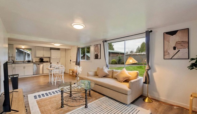 Charming 1BR/1BA Cottage @Lynnwood