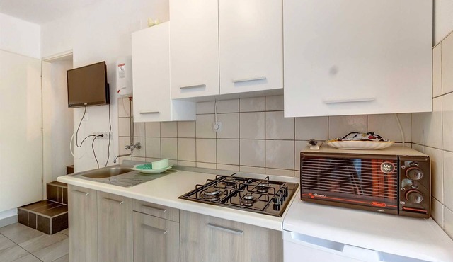 Charming 1BR Apartment for Two with Pet-Friendly Touch