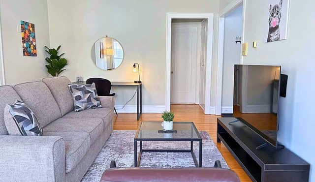 Charming 1BR Apt in Evanston