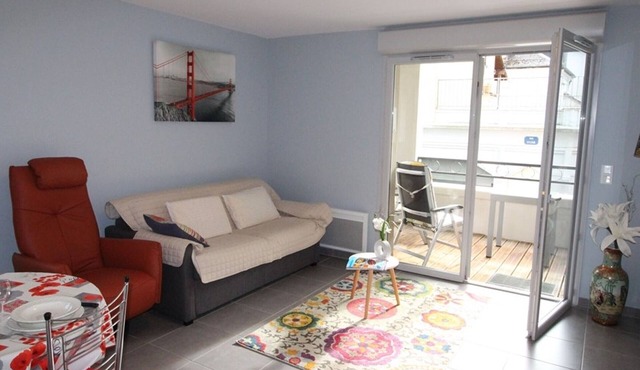 Charming 1BR Apartment with Balcony in Central Luchon, Near Thermal Spa