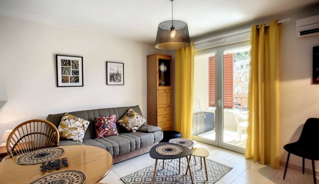 Charming 1BR Apt with Terrace, AC & Parking, 500m from Lamalou-les-Bains Center