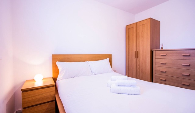 Charming 1BR House in Eccles with Free Parking