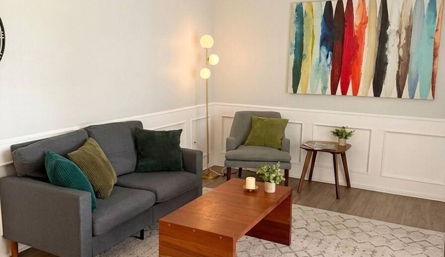 Charming 1BR Pool 5–10 Minutes to Downtown CHS