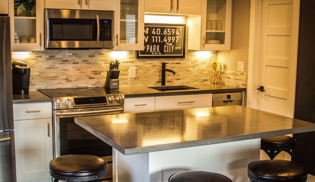 Charming 1BR Ski Getaway - Walk to Lifts - Canyons Village, Park City Resort