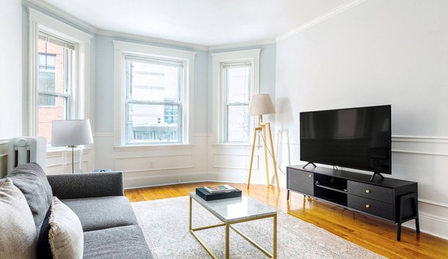 Charming 1BR Steps from Longwood Medical Center, the T, Multiple Schools