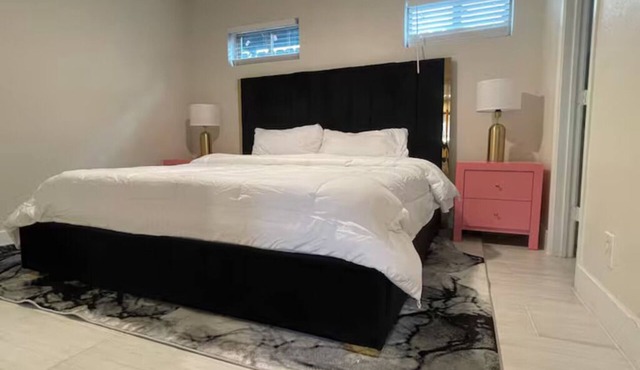 Charming 1BR Suite in the Heart of Montrose - World Class Restaurants and Bars