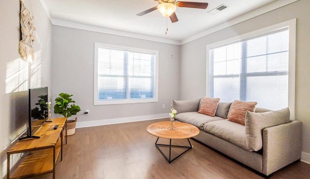 Charming 1BR with Gym and Workspace