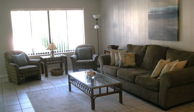 Charming 1st floor villa near Coligny Beach & Shops. NO Smoking NO Pets