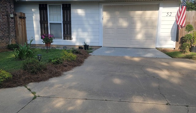 Charming 2/1 entire house with high speed internet with W/D and garage.