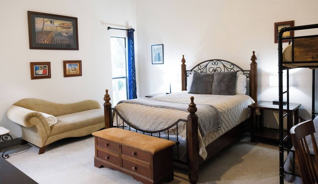 Charming 2-2/Game Room/Outlet Mall/TSU/River