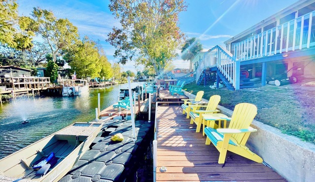 Charming 2/2 waterfront farm home with tons of TV stations, WiFi, dock, & more