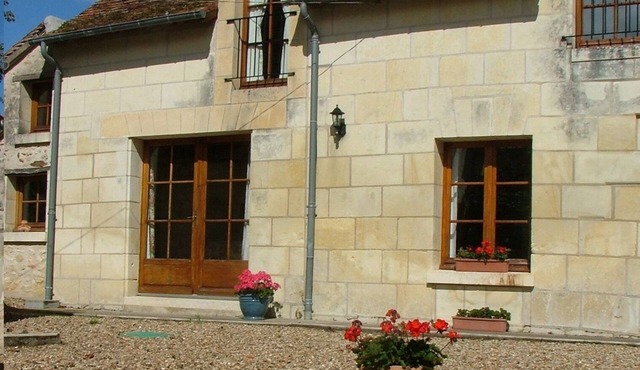 ​Charming 2 bed self-catering cottage with heated pool & panoramic views.